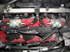 Zu sehen ist der Motorraum mit Autogasanlage beim Maserati 4.2 l Quattroporte